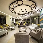 Laren Family & - Boutique Class