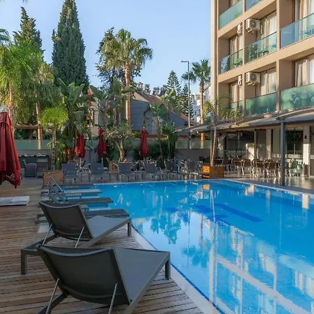 Laren Family & - Boutique Class