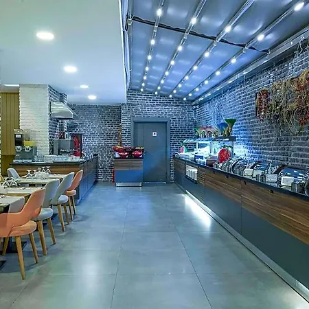 Laren Family & - Boutique Class Hotel