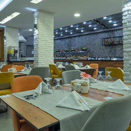 Laren Family & - Boutique Class Hotel
