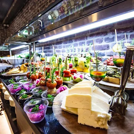 Laren Family & - Boutique Class Hotel